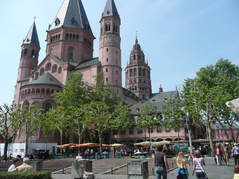 Kombi prevoz putnika do Majnza u Nemačkoj. Prevoz putnika Srbija - Nemačka